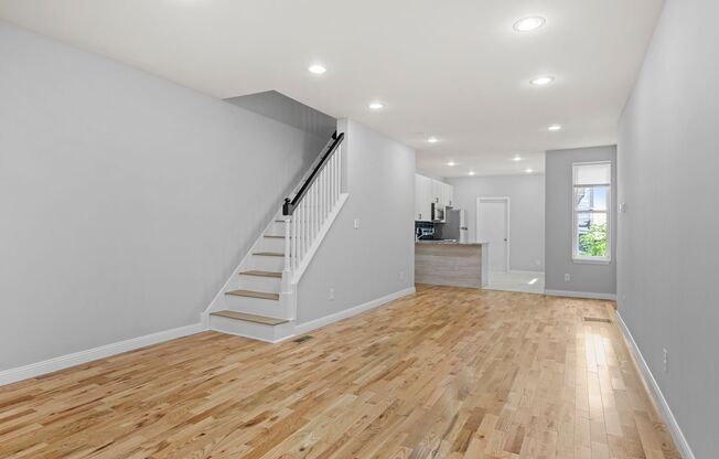 ⭐⭐⭐ NEWLY RENOVATED 3 BEDROOMS & 2.5 BATHS HOME LOCATED IN CARROLL PARK!!! ⭐⭐⭐