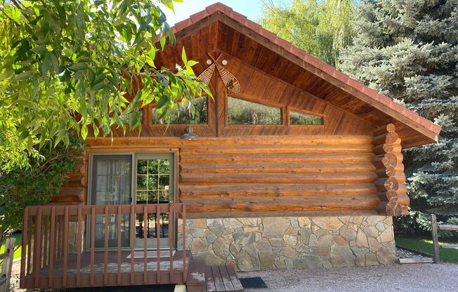 ONE ROOM | 1 BATH | LOG COUNTRY COTTAGE IN THE HILLS