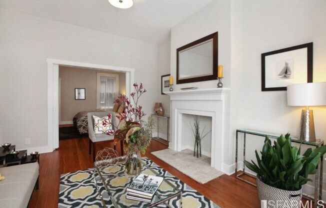 3BR/2BA Renovated Victorian Full Floor Flat! In-Unit Laundry! Yard!  PROGRESSIVE!