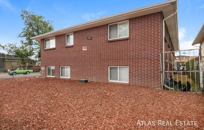 1592 LANSING ST