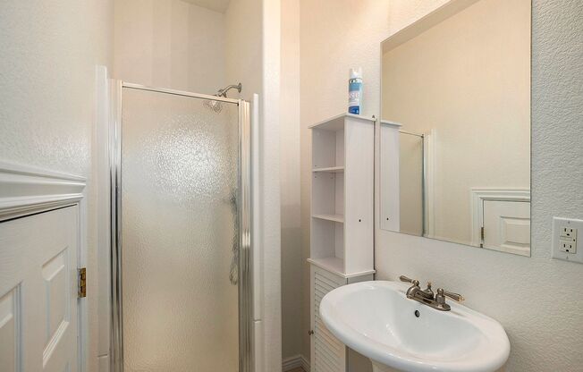 2 beds, 2 baths, $2,200, Unit Unit F