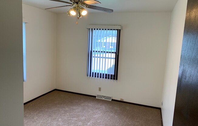 2 beds, 1 bath, $900