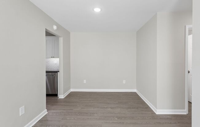 3 beds, 2 baths, 1,300 sqft, $1,900, Unit 121