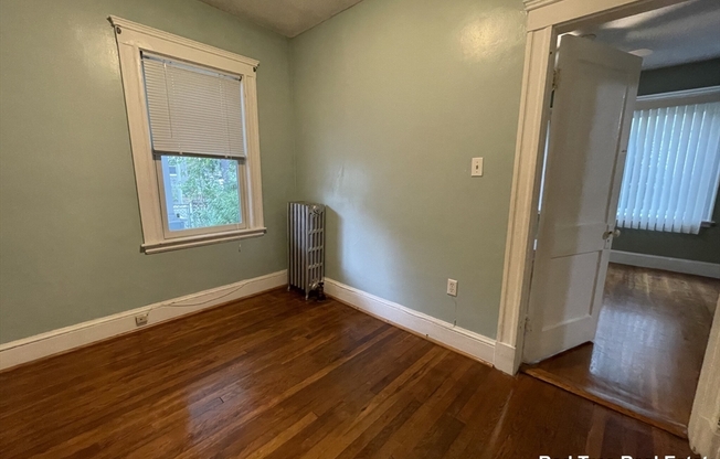 3 beds, 1 bath, 1,200 sqft, $3,575, Unit 42