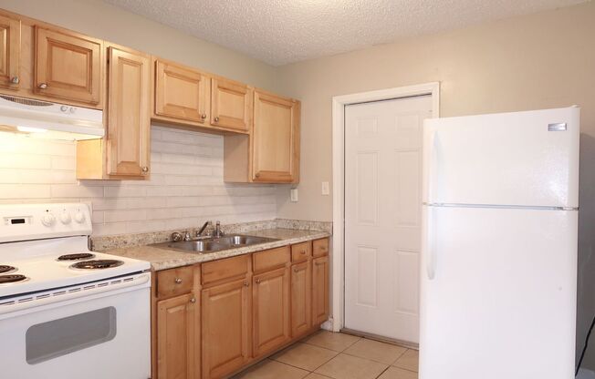 Move in ready 2/1 house for rent in West Tampa!