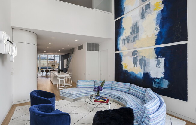 524 W 19 ST
