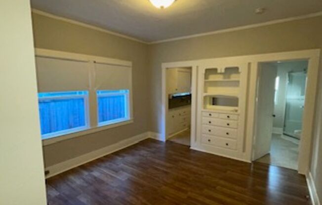 2 beds, 1 bath, $2,450, Unit A