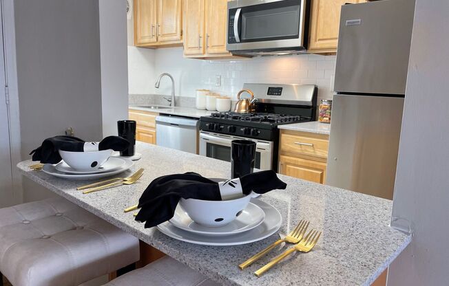 2 beds, 1 bath, 897 sqft, $2,335, Unit C-01