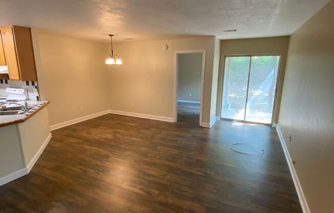 Beautiful 3/2 Near Apalachee Parkway WIth New Appliances.