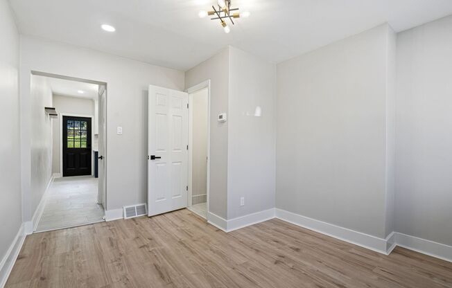 Freshly Renovated 2 Bedroom in Bloomfield! Available NOW!