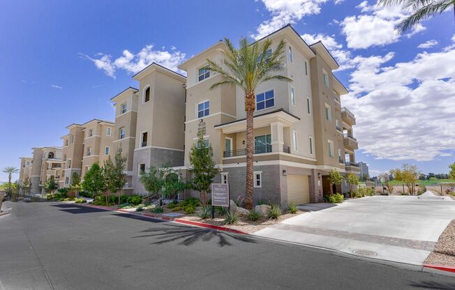 LUXURY 2BEDROOM IN MIRA VILLA W/ STRIP & MTN VIEWS