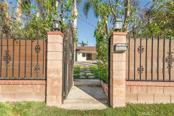 8558 PASO ROBLES AVE