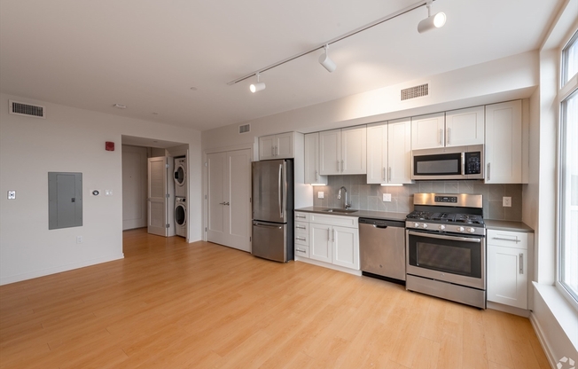 Studio, 1 bath, 413 sqft, $2,700, Unit 419