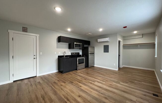 Studio, 1 bath, $775, Unit 729 W Center # 209