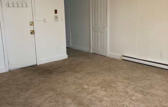 1 bed, 1 bath, 700 sqft, $1,249, Unit 38-5