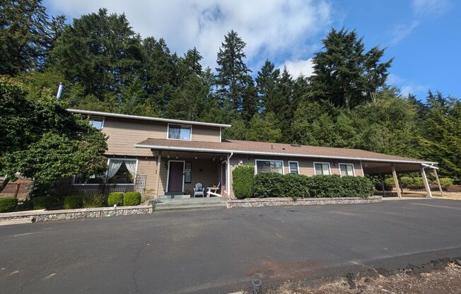 BIG & BEAUTIFUL! 5 Beds / 3.5 Bath for Rent in Port Orchard - Amenities Galore!