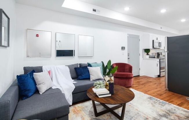 2 beds, 2 baths, 1,025 sqft, $1,425, Unit Unit 2