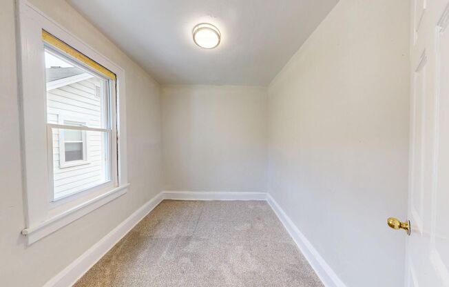 2 beds, 1 bath, 735 sqft, $900, Unit Unit 4