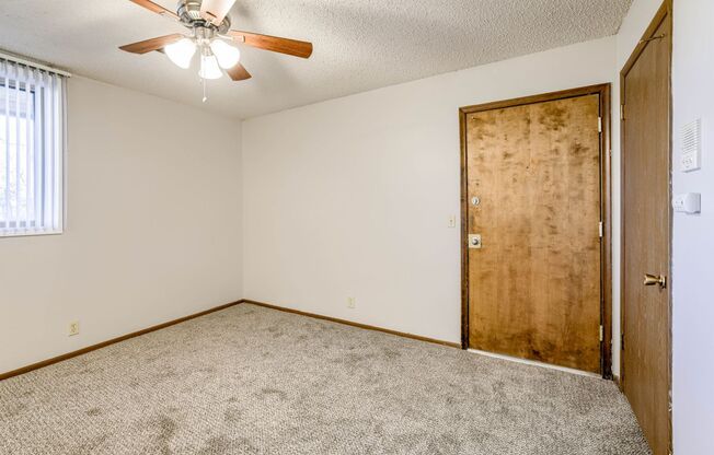 1 bed, 1 bath, 750 sqft, $750, Unit 5140 S 48th #15