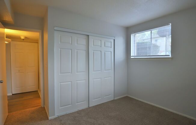 2 beds, 1.5 baths, 920 sqft, $875, Unit 1420 West Glen Avenue Apt 302