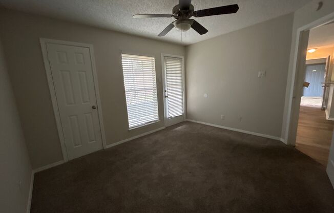 1 bed, 1 bath, $1,318, Unit 825