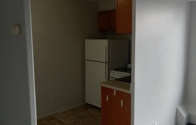 Studio, 1 bath, 400 sqft, $1,200, Unit 823