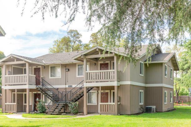 Lush Green Outdoors at Aspen Park Apartments, California