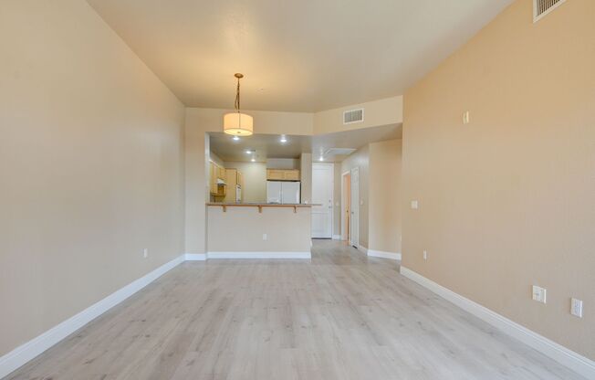 Park Avenue Mid Rise Condo. All HOA Amenities.