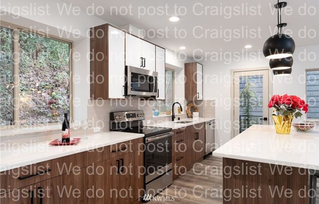 West Seattle - 3 Bedroom - 2.5 Bathroom w/ AC!