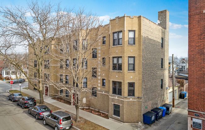 4547-57 N. Leavitt