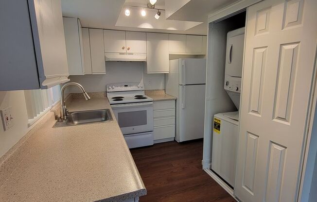 2 beds, 1 bath, 832 sqft, $1,750, Unit 210