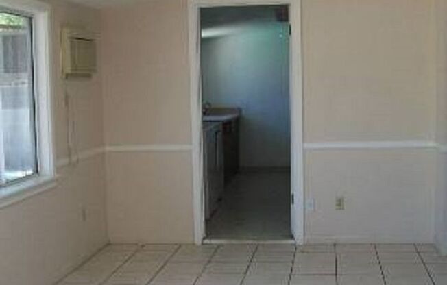 Spacious 4 Bed Home with Pool & Arizona Room