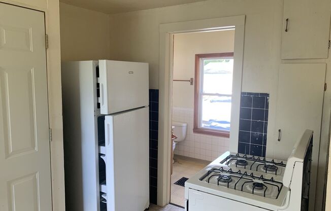 2 beds, 1 bath, $1,050