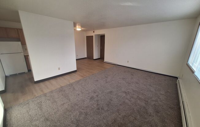 2 beds, 1 bath, 705 sqft, $760, Unit 16