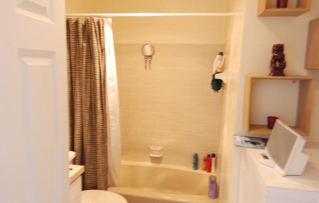 2 beds, 1 bath, $3,795, Unit P4E