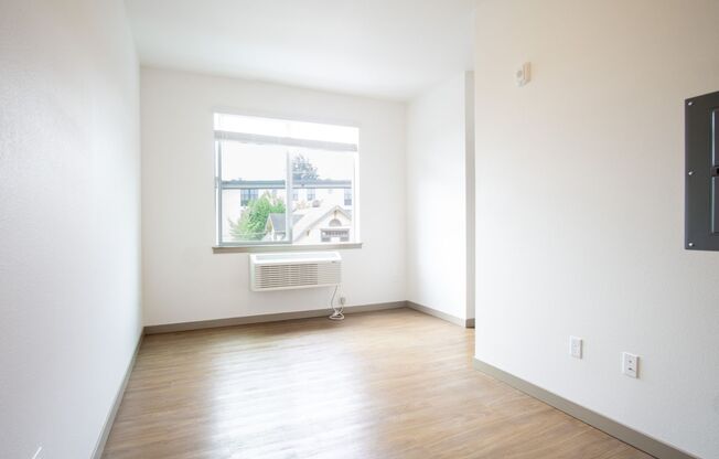 Studio, 1 bath, 326 sqft, $1,150, Unit 301