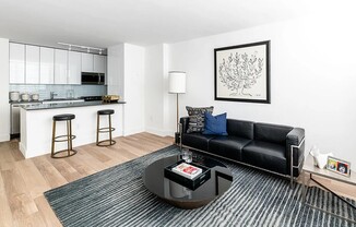 435 W 35 ST