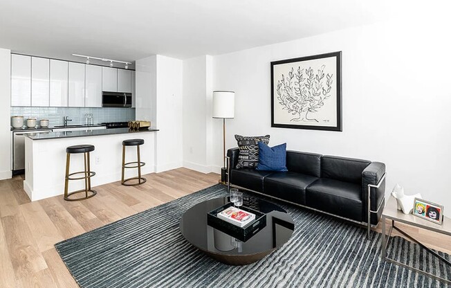 435 W 35 ST
