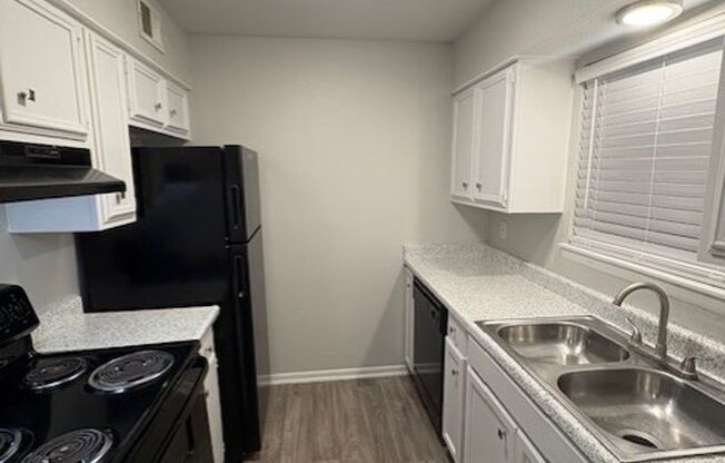 2 beds, 1 bath, 873 sqft, $1,120, Unit 01-0101