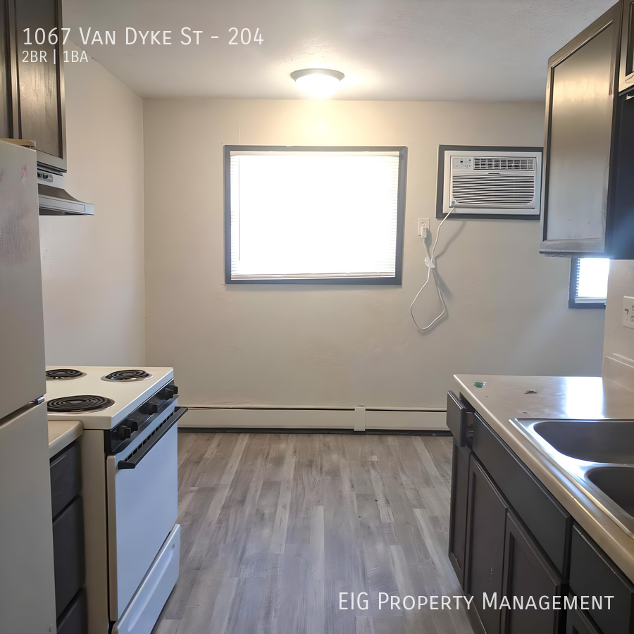 1067 Van Dyke St