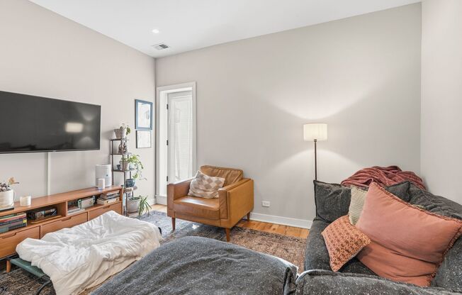 2 beds, 1 bath, 638 sqft, $3,200, Unit 922-2N