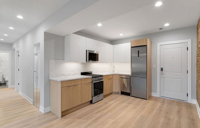 3 beds, 1 bath, 524 sqft, $2,300, Unit 1556-1P