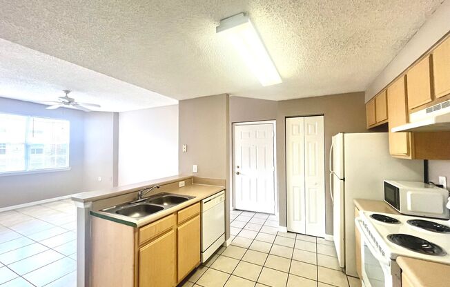 1 bed, 1 bath, $1,295