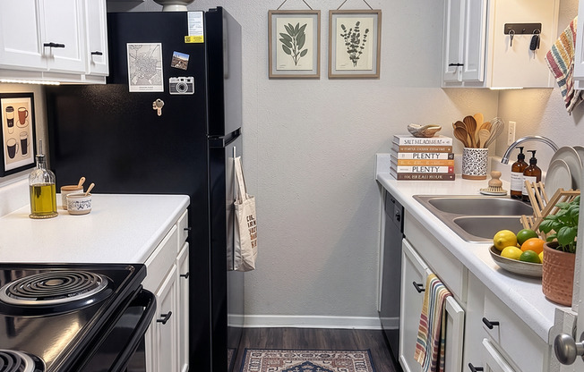 1 bed, 1 bath, 730 sqft, $775, Unit 061