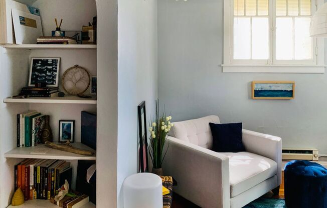 1 bed, 1 bath, 600 sqft, $1,045, Unit 369B2