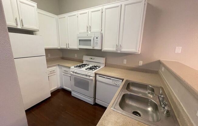 Charming 3-Bedroom, 2-Bath Condo for Rent