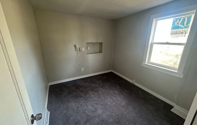 3 beds, 1 bath, $1,250