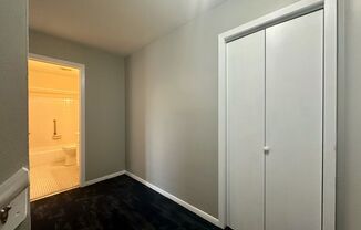 1 bed, 1 bath, 550 sqft, $1,050, Unit #4