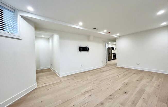 3353 S UN AVE