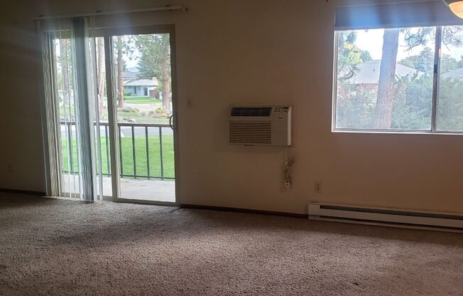 2 beds, 1 bath, 967 sqft, $1,295, Unit #9